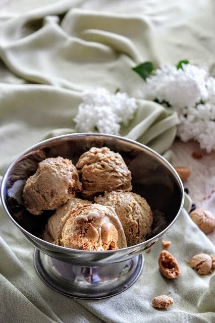 Kawowe lody semifreddo z amarettini