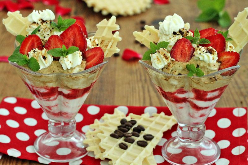 Kawowo truskawkowy deser Kawowo truskawkowy deser