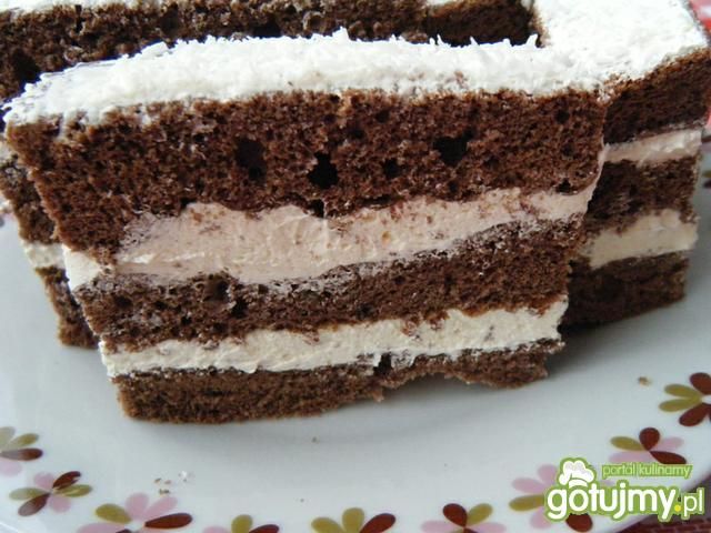Kawowy biszkopt z masą śmietankową  Kawowy biszkopt z masą śmietankową