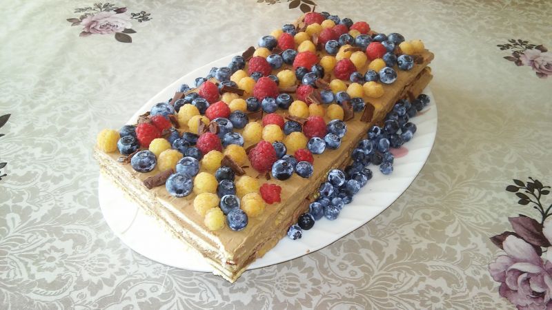 Kawowy deser z owocami