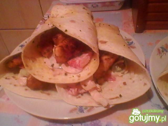 Kebab z sosem i pitą