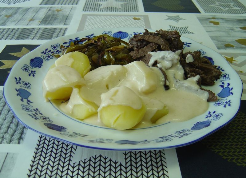 Kebab z sosem serowym Kebab z sosem serowym