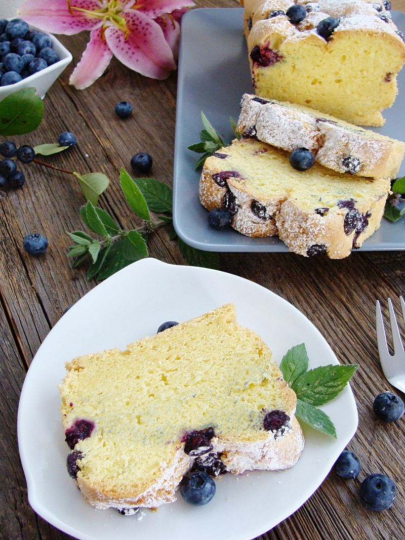 Keks majonezowy z borówkami