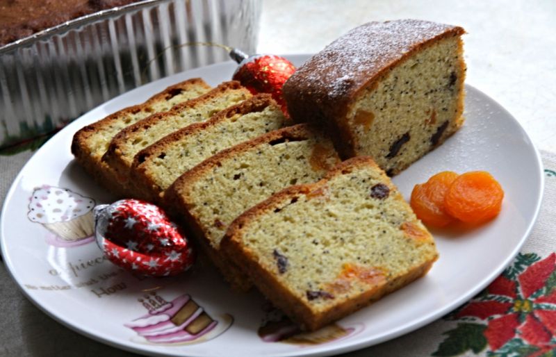 Keks świąteczny z morelami