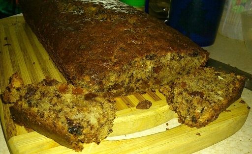 Keks z jagodami i suszonymi owocami