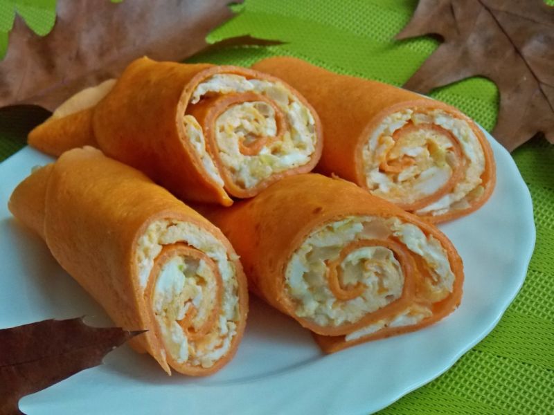 Ketchupowe naleśniki z jajecznicą Ketchupowe naleśniki z jajecznicą