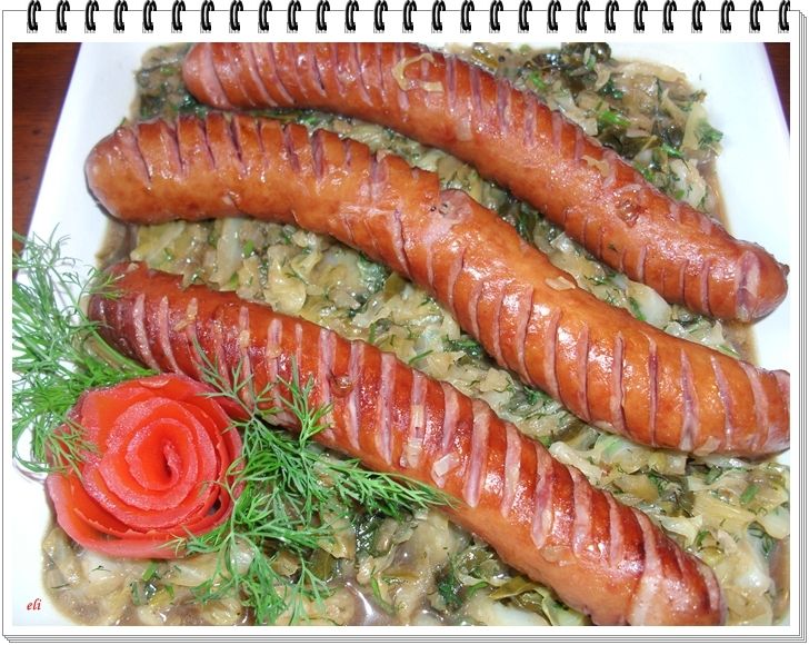 Kiełbasa Eli duszona w piwnej młodej kapuście