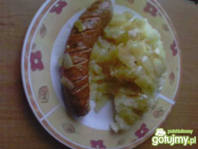 Kiełbasa podsmażana z cebulą Kiełbasa podsmażana z cebulą