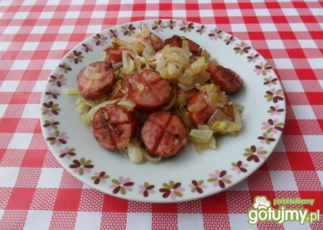 Kiełbasa smażona z cebulą  Kiełbasa smażona z cebulą