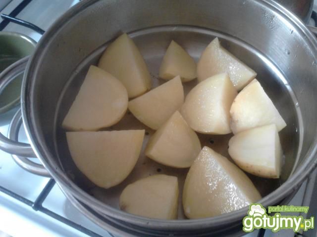 Kiełbasa smażona z cebulą i ziemniakami
