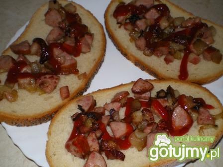 Kiełbasa smażona z cebulką Kiełbasa smażona z cebulką