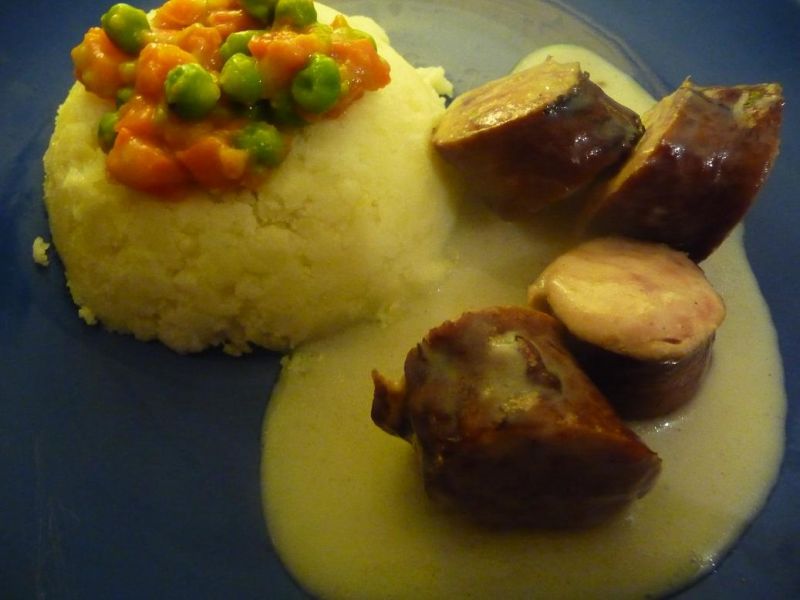 Kiełbasa w białym sosie Kiełbasa w białym sosie