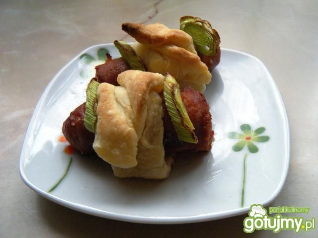 Kiełbasa w cieście francuskim Kiełbasa w cieście francuskim