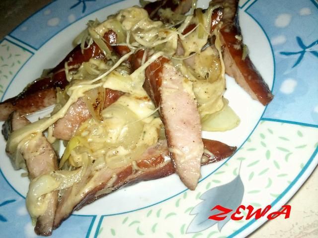 Kiełbasa z cebulą i serem Kiełbasa z cebulą i serem