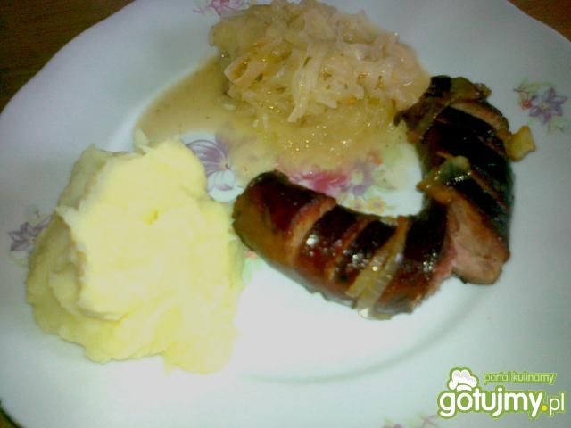 Kiełbasa z kapustą zasmażaną i puree