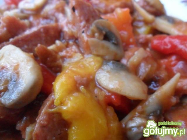 Kiełbasa z pieczarkami  Kiełbasa z pieczarkami
