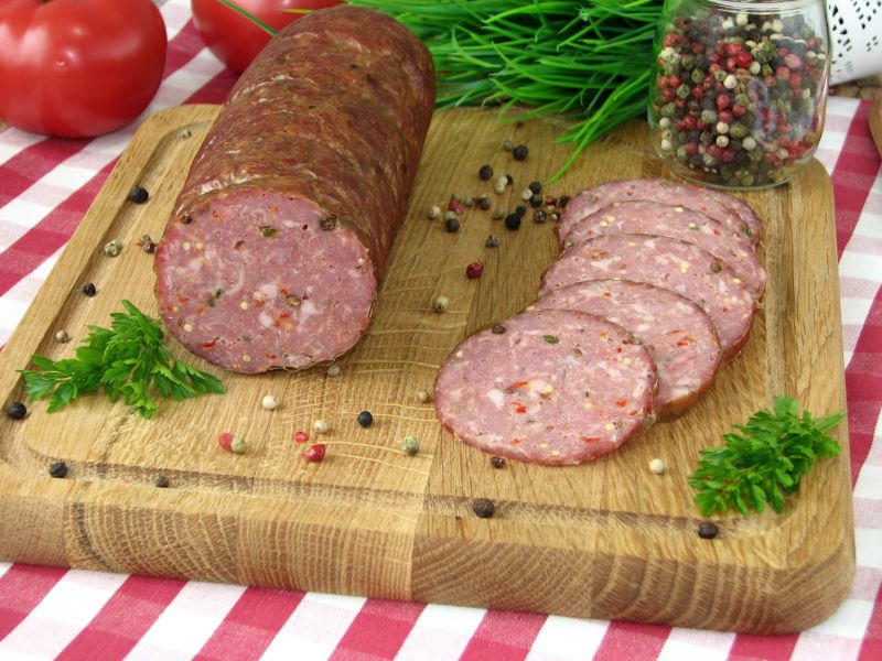 Kiełbasa z pieprzem kolorowym