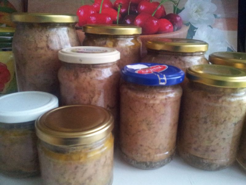 Kiełbasa ze słoika z kaszą jęczmienną