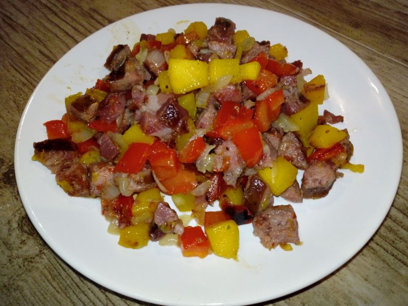 Kiełbaska duszona z warzywami Kiełbaska duszona z warzywami