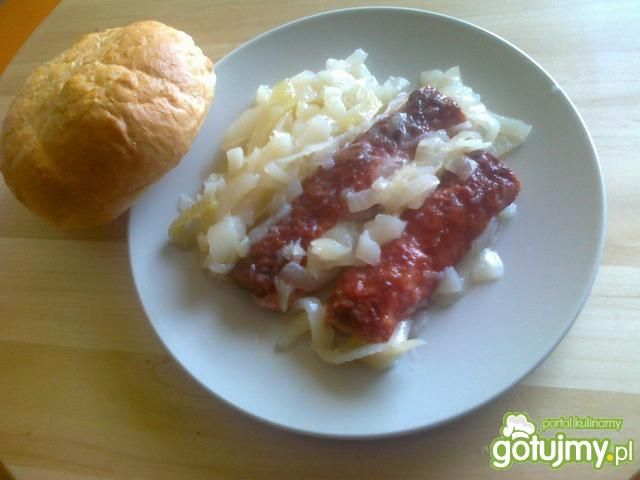 Kiełbaska z duszoną cebulą Kiełbaska z duszoną cebulą