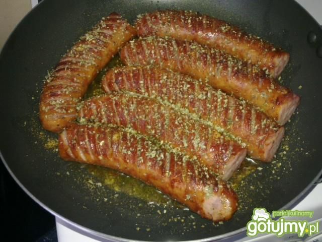 Kiełbaska z patelni z majerankiem