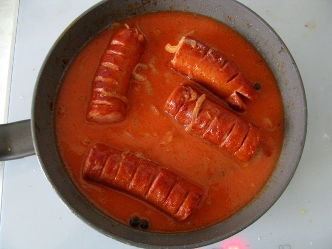 Kiełbaski w ostrym sosie pomidorowym