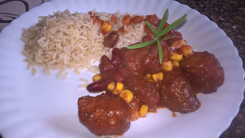 Kiełbaski w pikantnym sosie