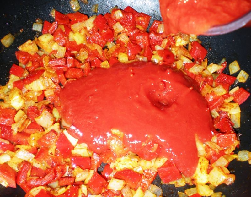 Kiełbaski w sosie curry