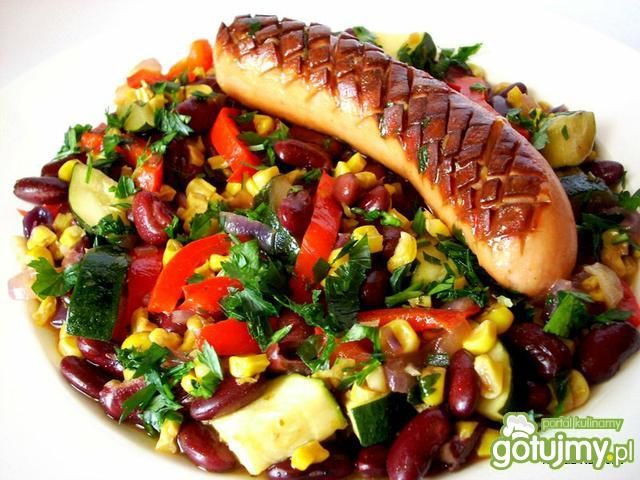 Kiełbaski w warzywnej potrawce 