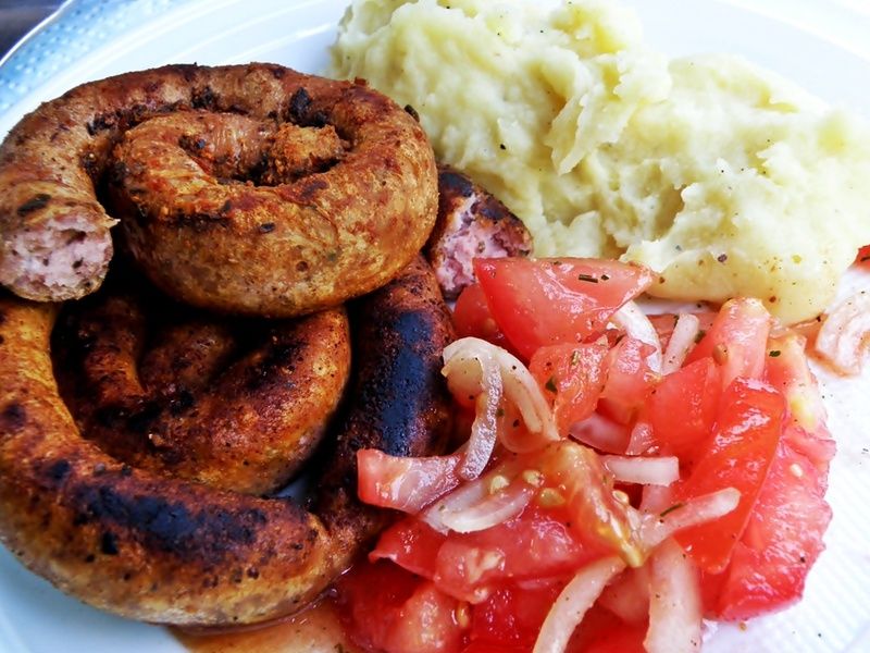 Kiełbaski wieprzowe grillowane w przyprawach