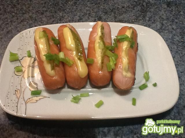 Kiełbaski z serem i ogóreczkiem
