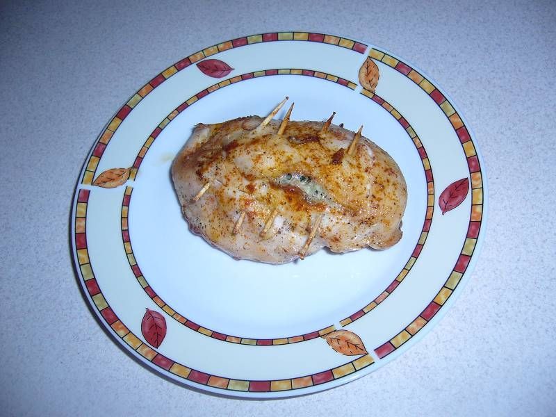 Kieszonka z kurczaka nadziana ziołowym masełkiem Kieszonka z kurczaka nadziana ziołowym masełkiem