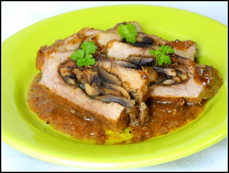 Kieszonka z szynki wypełniona pieczarkami