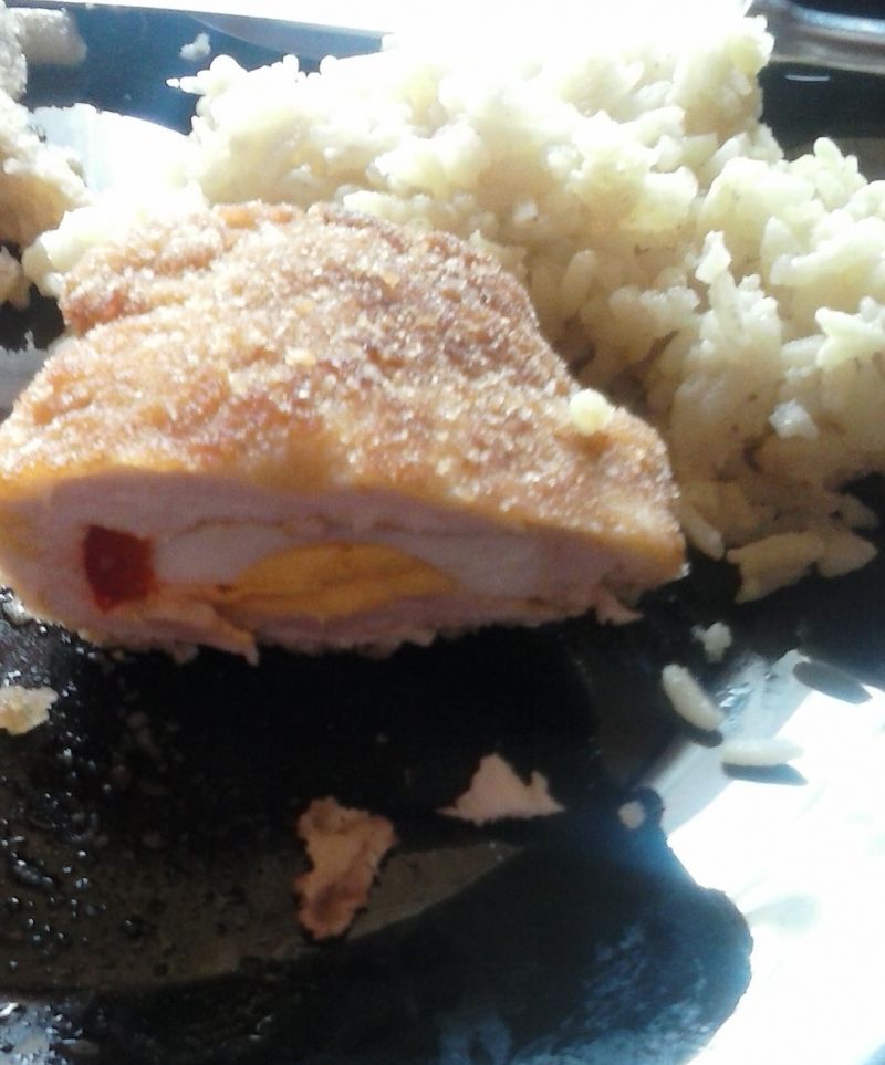 Kieszonki drobiowe z jajkiem i papryką