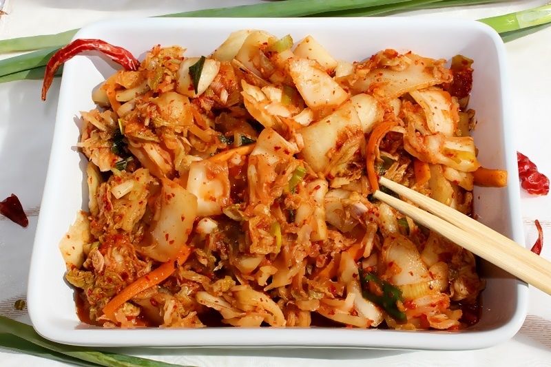 Kimchi - tradycyjne danie kuchni koreańskiej Kimchi - tradycyjne danie kuchni koreańskiej