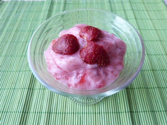 Kisiel truskawkowy ze śmietaną Kisiel truskawkowy ze śmietaną