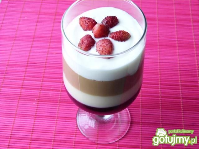 Kisielowo-budyniowy deser z poziomkami