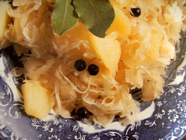 Kiszona kapusta z jabłkami