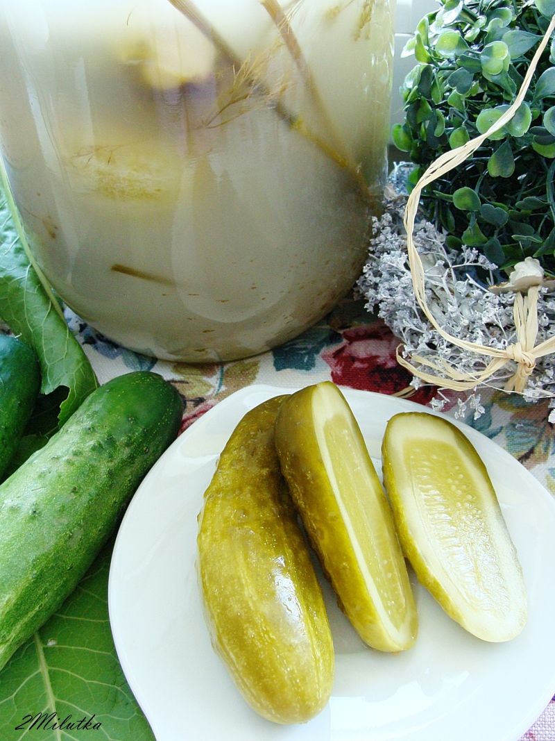 Kiszone ogórki z zielem angielskim