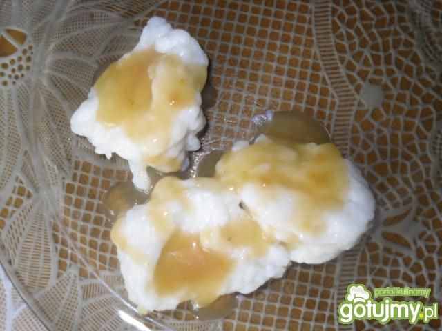 Kładzione kluseczki ziemniaczane.