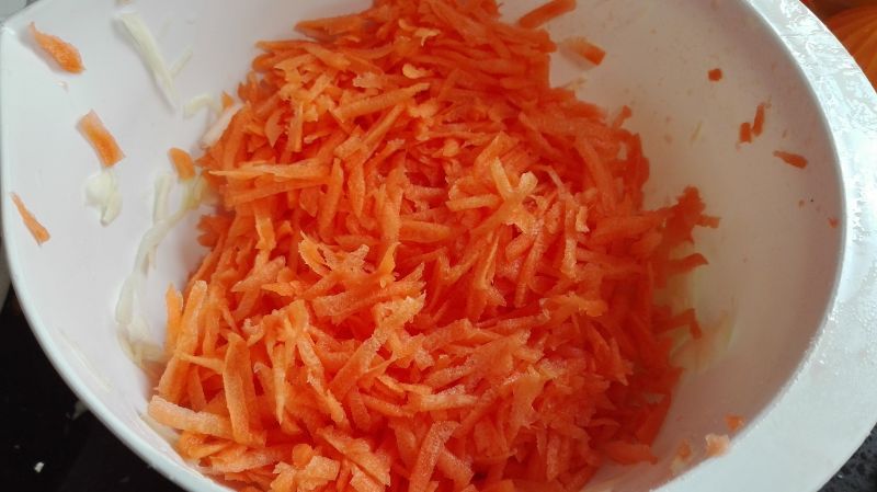 Klasyczna i kremowa surówka coleslaw