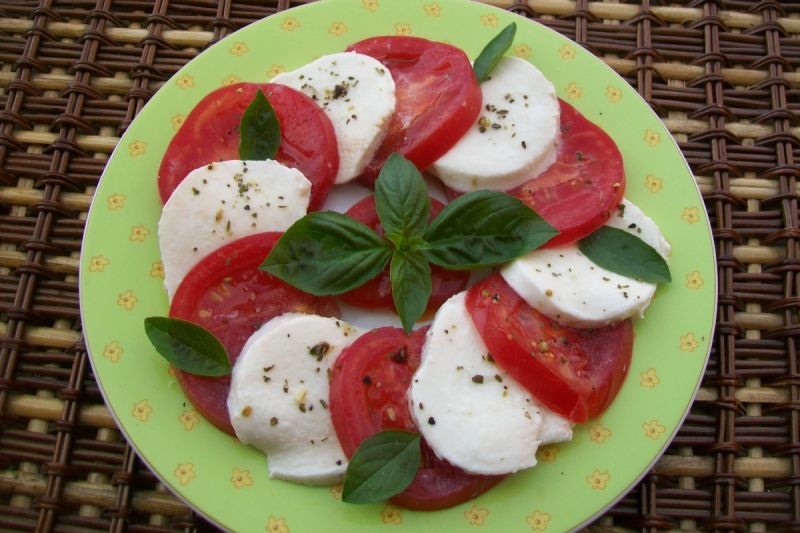 Klasyczna sałatka caprese Klasyczna sałatka caprese