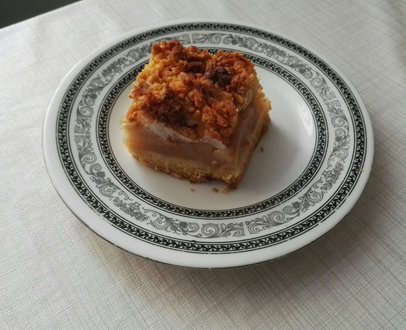 Klasyczna szarlotka z pianką i kruszonką Klasyczna szarlotka z pianką i kruszonką