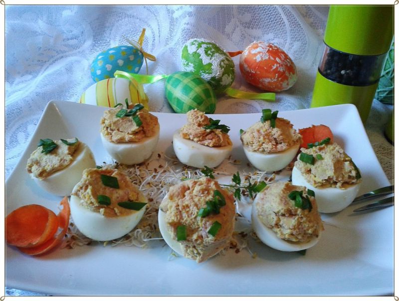 Klasyczne jajka z chrzanem i szynką