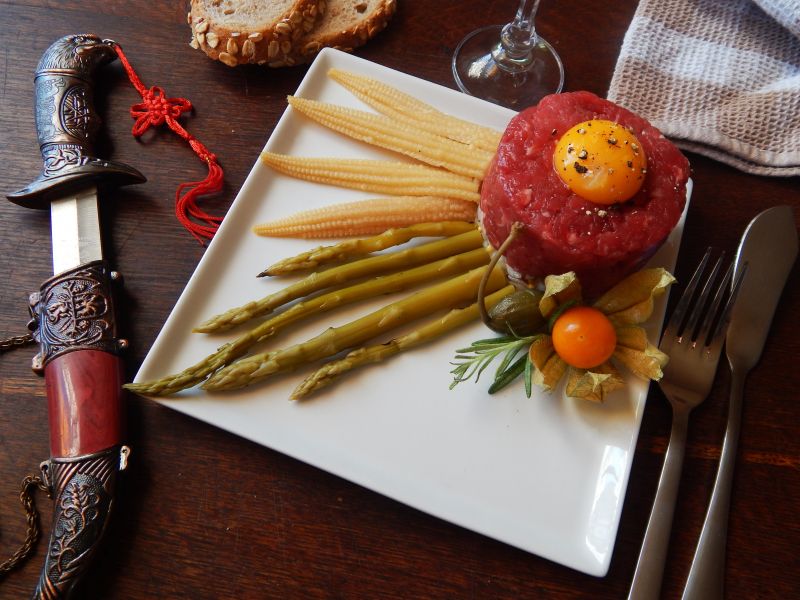 Klasyczny befsztyk tatarski