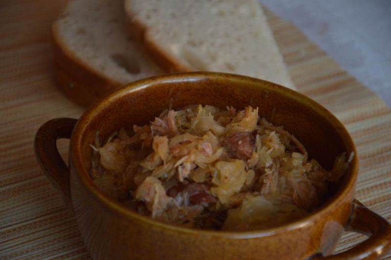 Klasyczny bigos na kiszonej kapuście