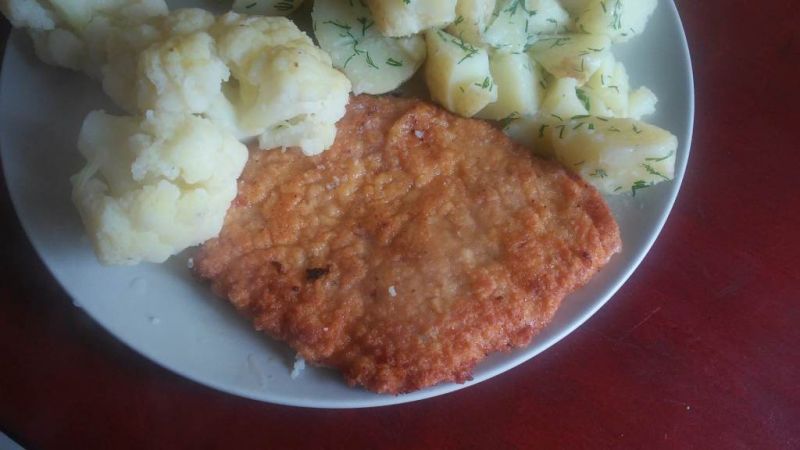 Klasyczny kotlet schabowy z ketchupem Klasyczny kotlet schabowy z ketchupem