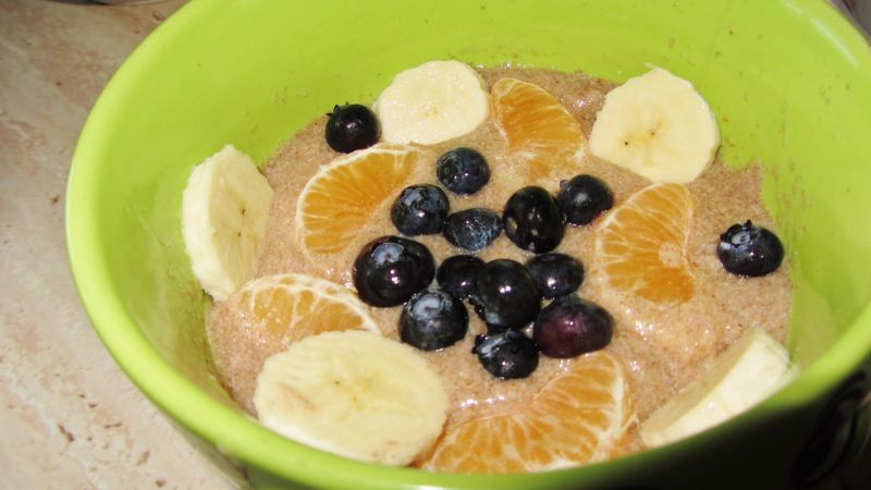 Kleik z siemienia lnianego z owocami 