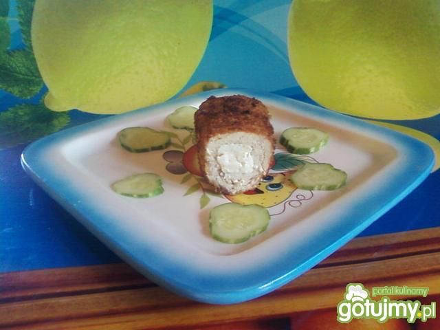 Klocki z fety i kurczaka.