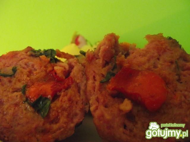 Klops z czerwonym środkiem  Klops z czerwonym środkiem